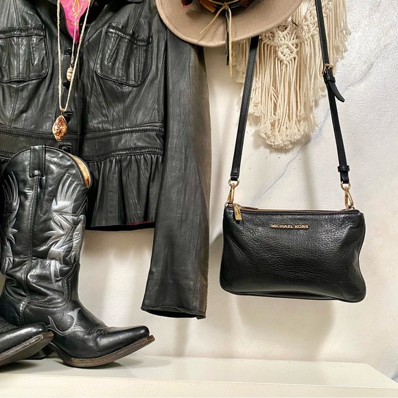 Michael KORS triple layer black leather cross body bag w gold & build in wallet - Picture 14 of 16